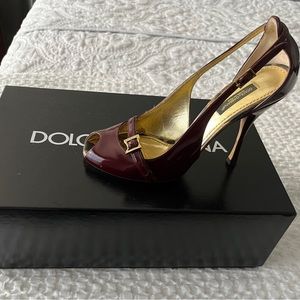 Beautiful Dolce & Gabbana, 3.5 inch heels, Bordeaux color (burgundy). Worn once